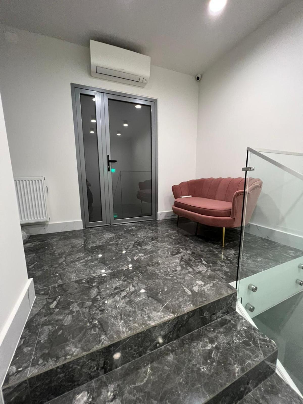 Ferienwohnung Arcgroup Medical Oradea Exterior foto